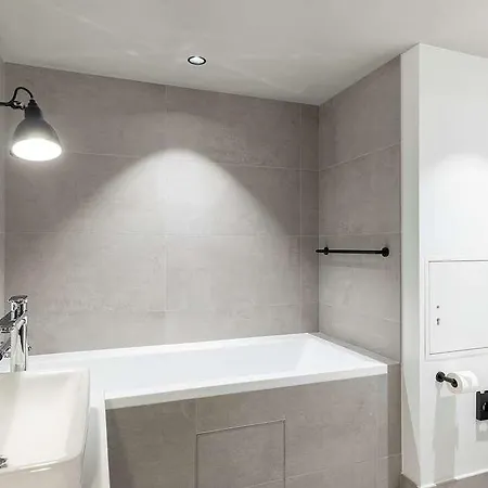 Radisson Red Hotel 4*