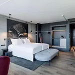 فندق Radisson Red 4*