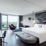 فندق Radisson Red