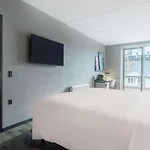 فندق Radisson Red 4*