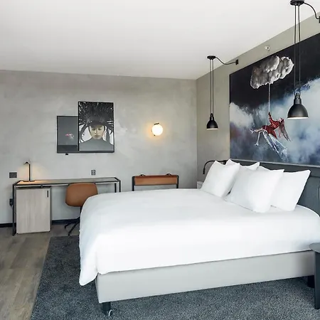 ホテル Radisson Red 4*