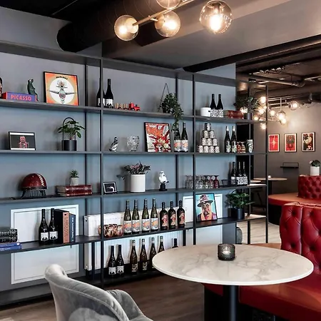 Radisson Red