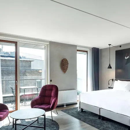 Radisson Red Hotel 4*