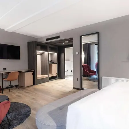 ホテル Radisson Red 4*