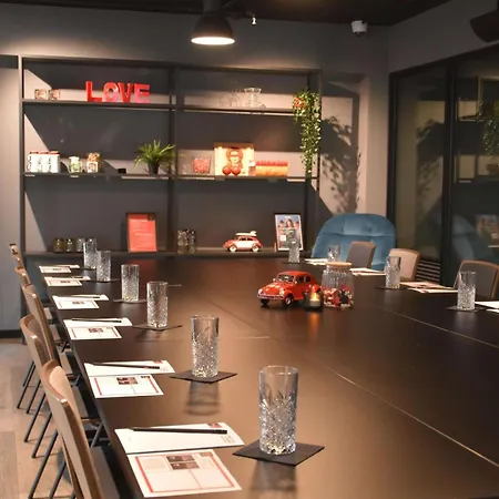 Hotel Radisson Red 4*