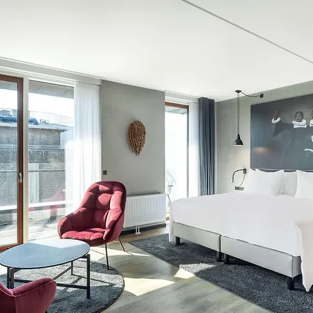 Radisson Red Hotel 4*