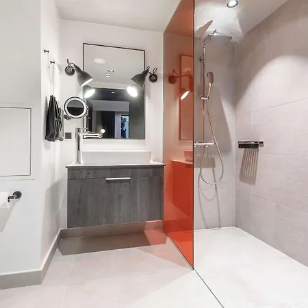 Radisson Red Hotel 4*