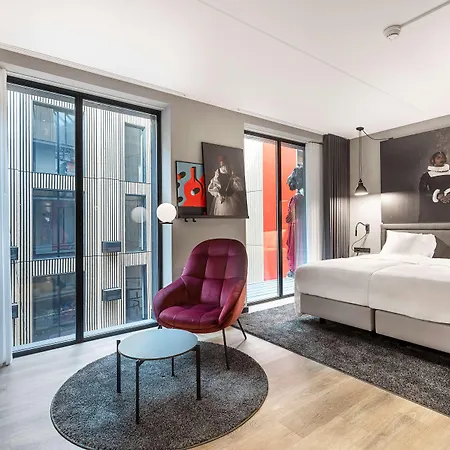 Radisson Red 4*