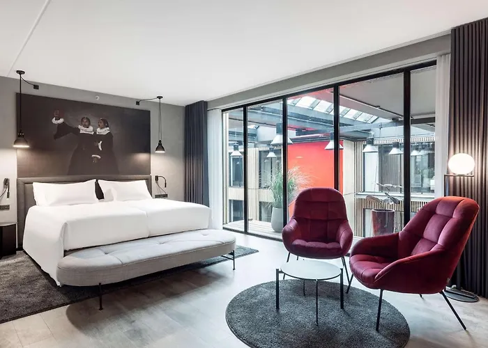 Radisson Red Hotel 4*