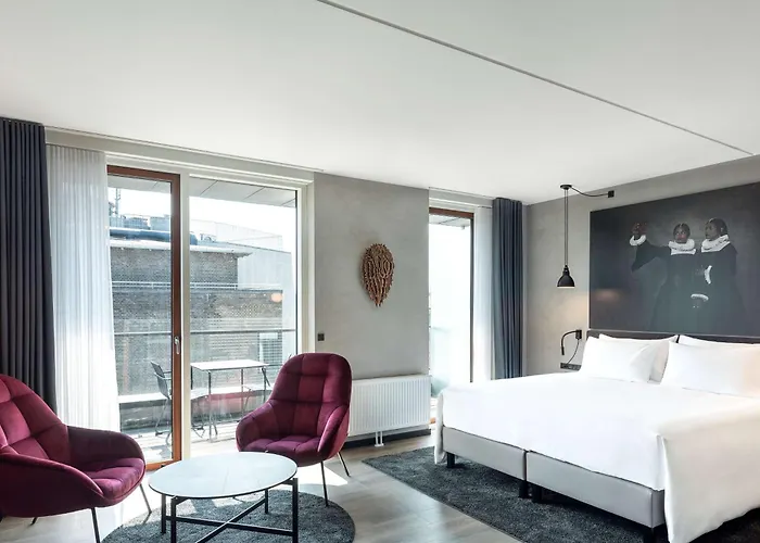 Radisson Red Hotel 4*