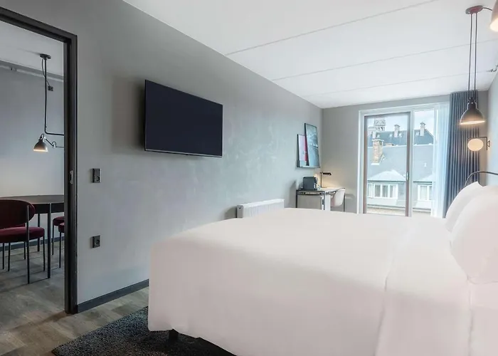 Hotel Radisson Red 4*